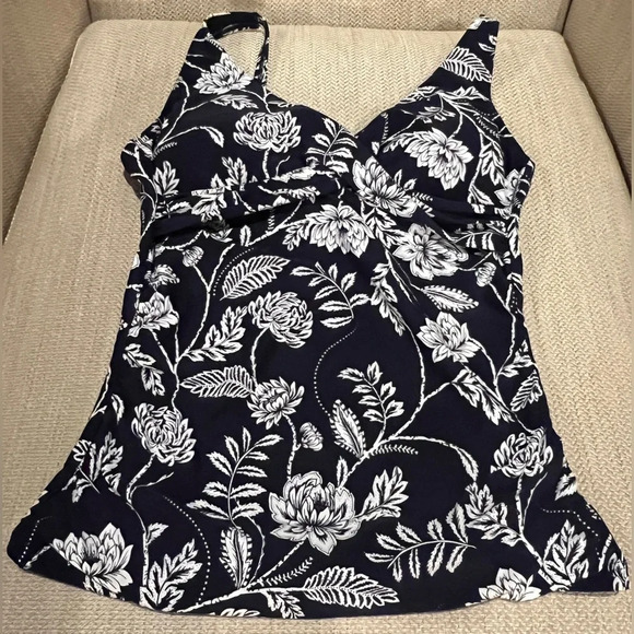 Sea Level Swim 2 piece blue and white floral bathing suit, size 6 - Picture 9 of 13